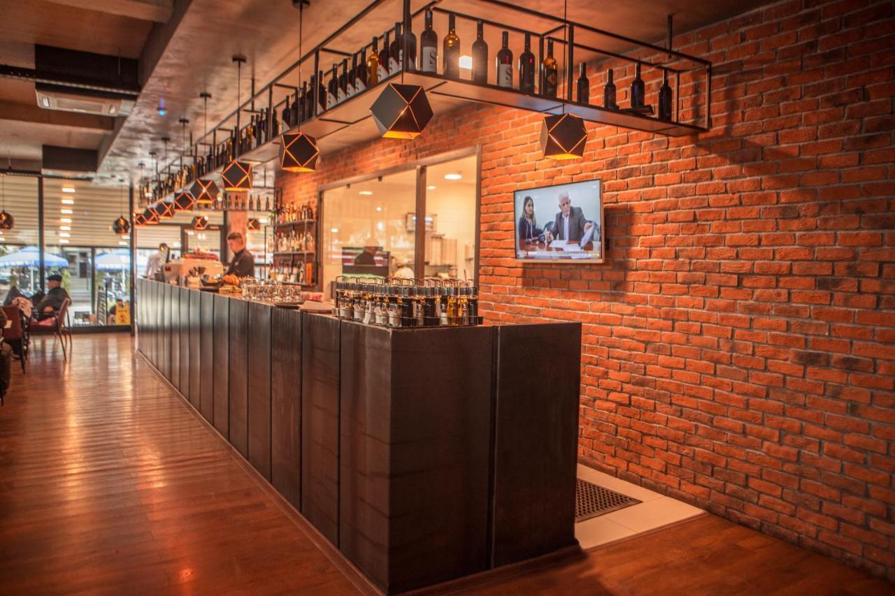 Qama Hotel Kosovo Polje Екстериор снимка